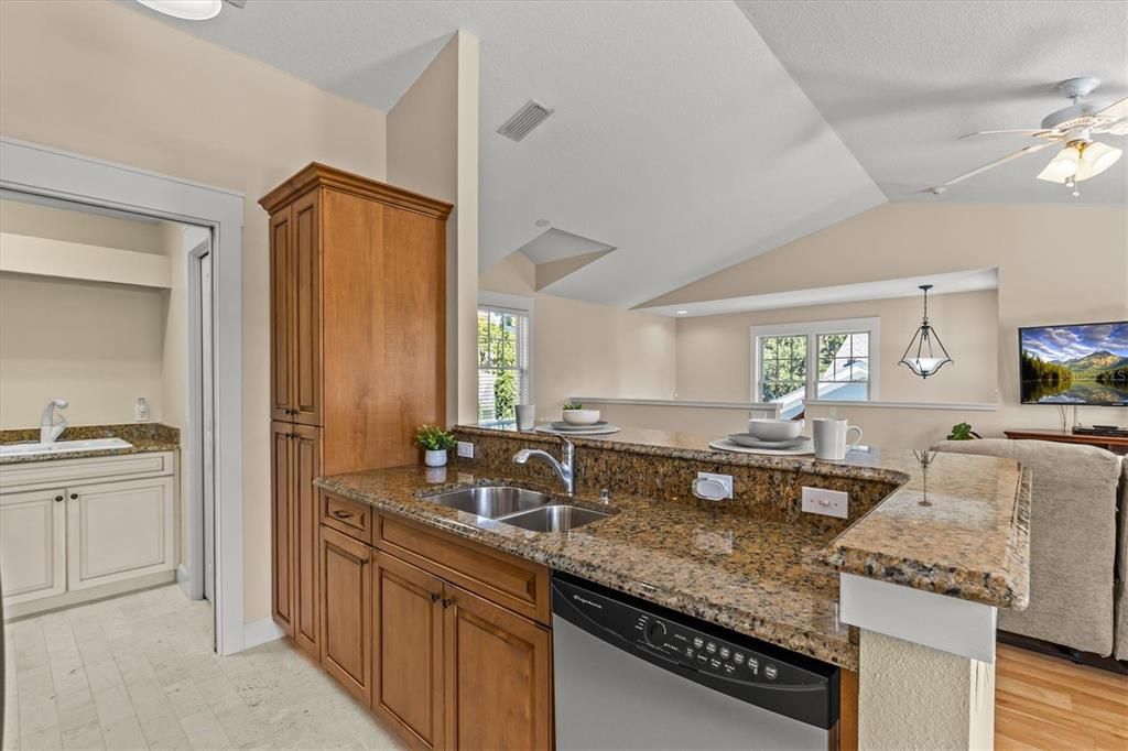 На продажу: $2,994,400 (5 спален, 4 ванн, 7682 Квадратных фут)