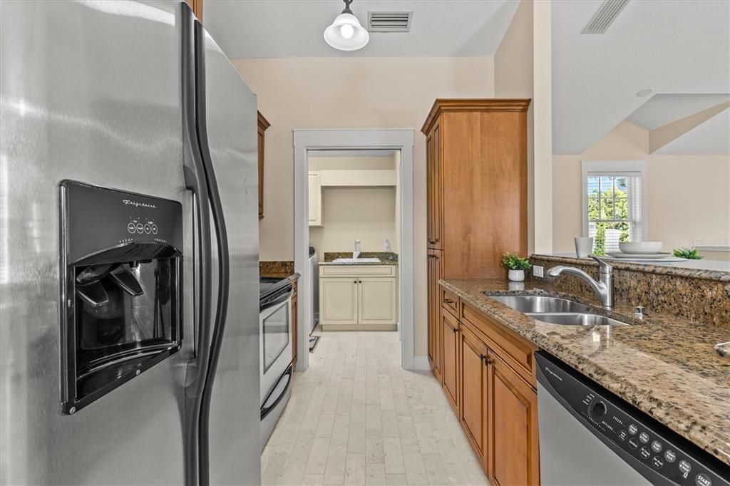 На продажу: $2,994,400 (5 спален, 4 ванн, 7682 Квадратных фут)