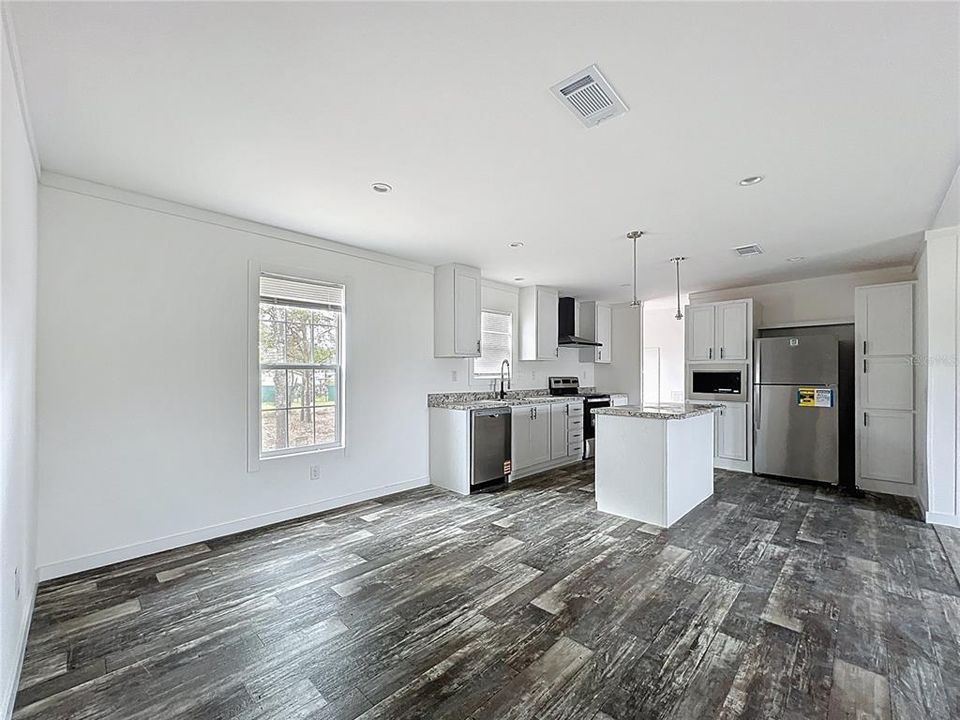 For Sale: $240,000 (3 beds, 2 baths, 1493 Square Feet)