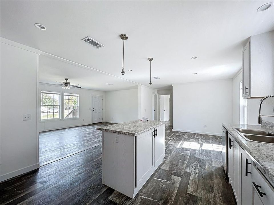 For Sale: $240,000 (3 beds, 2 baths, 1493 Square Feet)