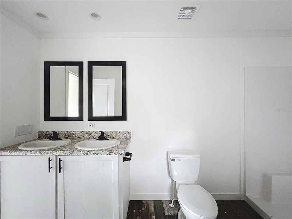 For Sale: $240,000 (3 beds, 2 baths, 1493 Square Feet)