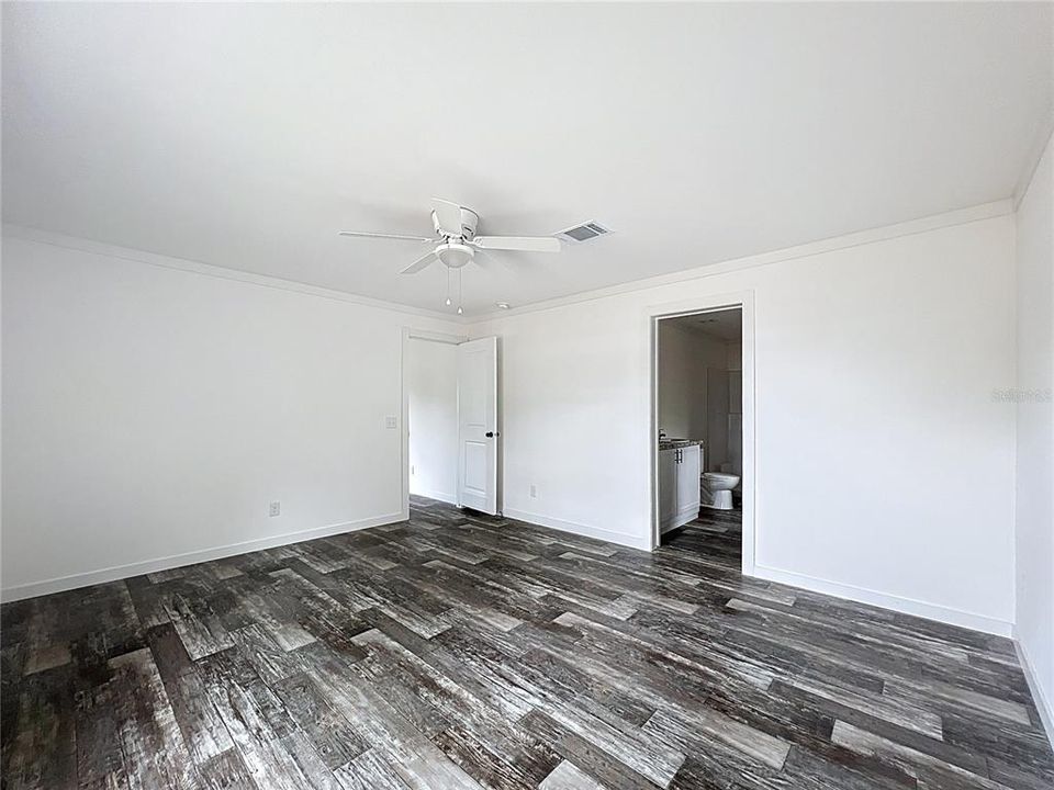 For Sale: $240,000 (3 beds, 2 baths, 1493 Square Feet)