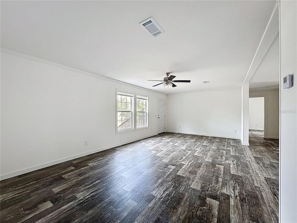 For Sale: $240,000 (3 beds, 2 baths, 1493 Square Feet)