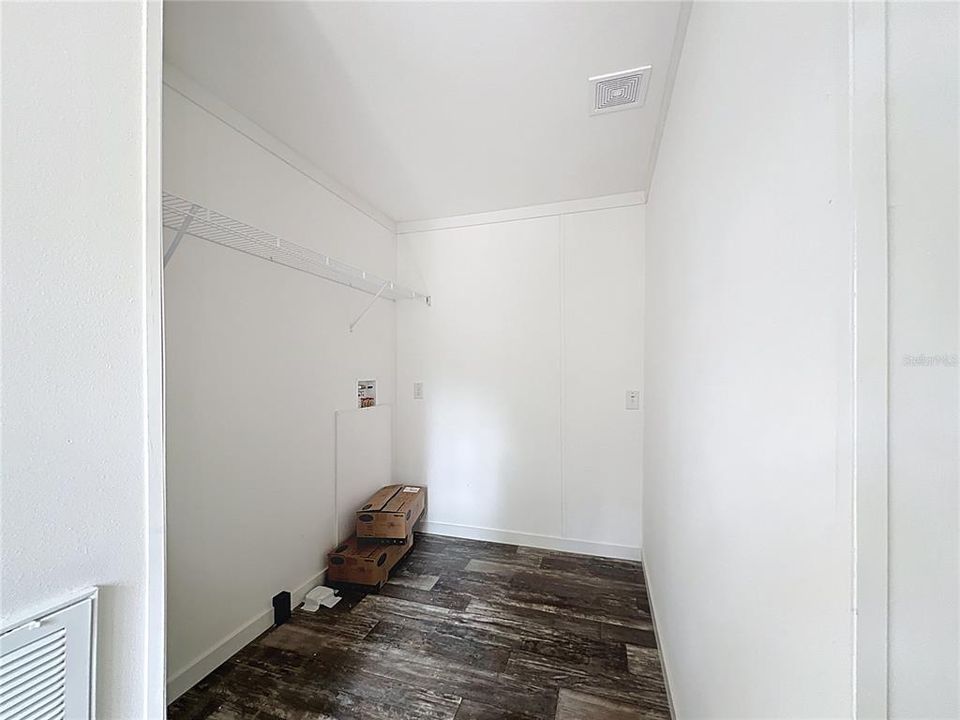 For Sale: $240,000 (3 beds, 2 baths, 1493 Square Feet)