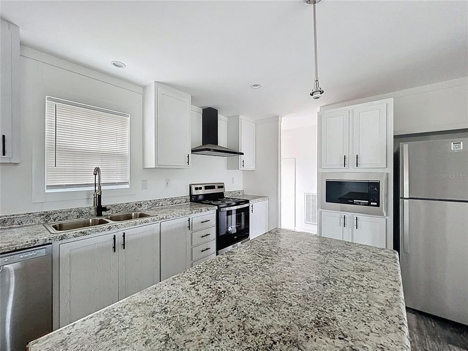 For Sale: $240,000 (3 beds, 2 baths, 1493 Square Feet)