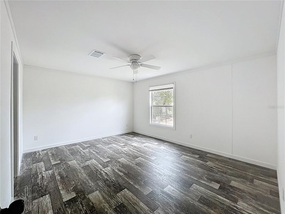 For Sale: $240,000 (3 beds, 2 baths, 1493 Square Feet)