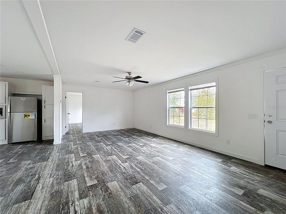 For Sale: $240,000 (3 beds, 2 baths, 1493 Square Feet)