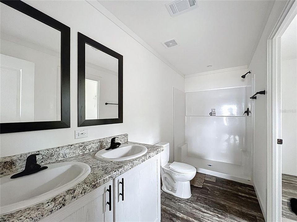 For Sale: $240,000 (3 beds, 2 baths, 1493 Square Feet)