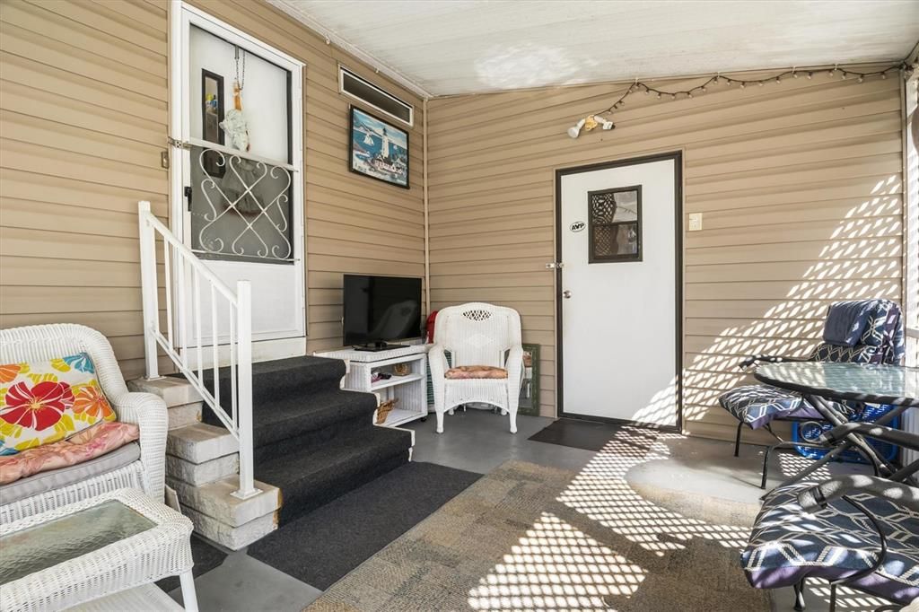 合同活跃: $155,000 (2 贝兹, 2 浴室, 1188 平方英尺)