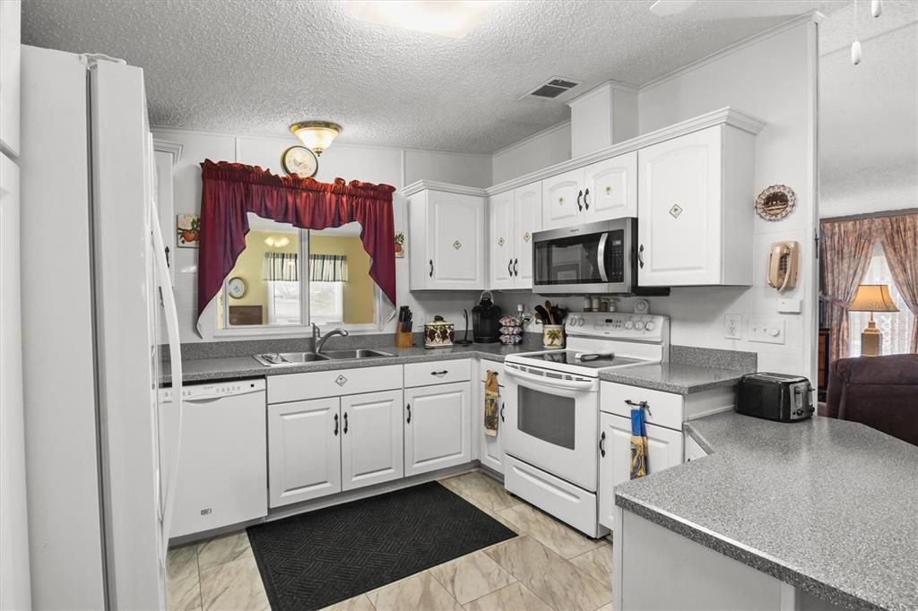 合同活跃: $155,000 (2 贝兹, 2 浴室, 1188 平方英尺)