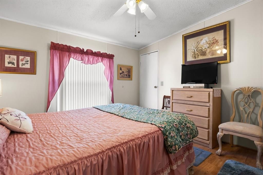 合同活跃: $155,000 (2 贝兹, 2 浴室, 1188 平方英尺)