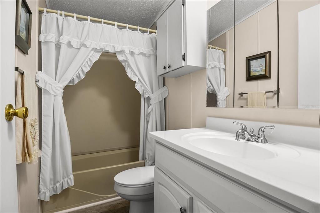 合同活跃: $155,000 (2 贝兹, 2 浴室, 1188 平方英尺)