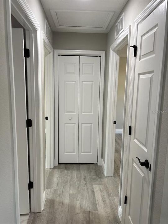 合同活跃: $259,900 (3 贝兹, 2 浴室, 1530 平方英尺)