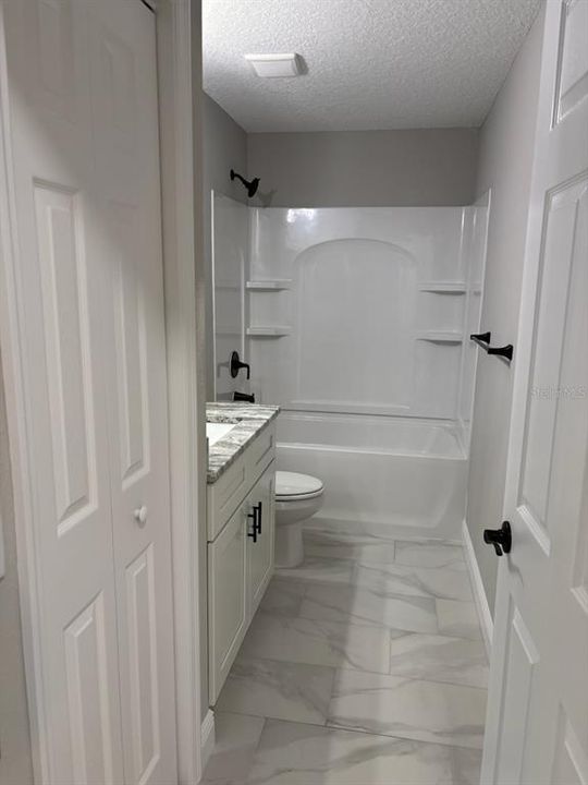 合同活跃: $259,900 (3 贝兹, 2 浴室, 1530 平方英尺)