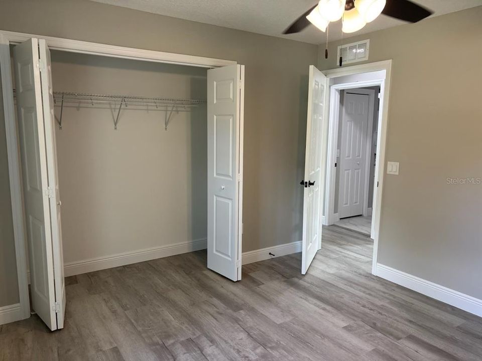 合同活跃: $259,900 (3 贝兹, 2 浴室, 1530 平方英尺)