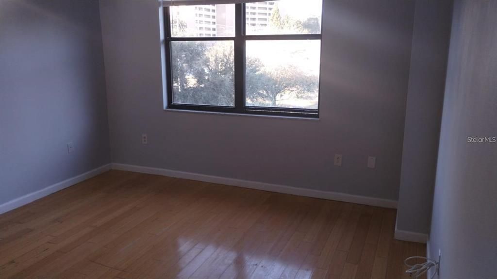 For Sale: $173,000 (2 beds, 2 baths, 870 Square Feet)