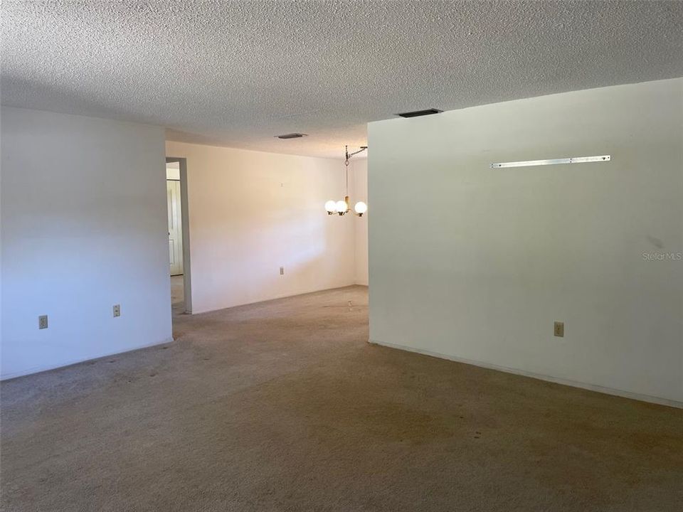 For Sale: $400,000 (3 beds, 2 baths, 1572 Square Feet)