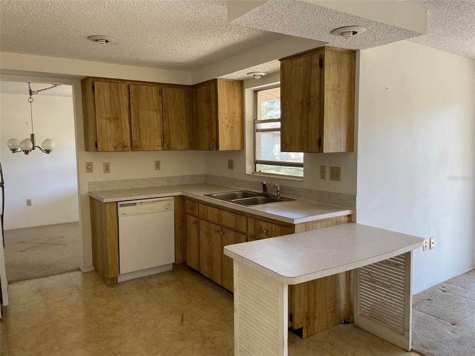 For Sale: $400,000 (3 beds, 2 baths, 1572 Square Feet)