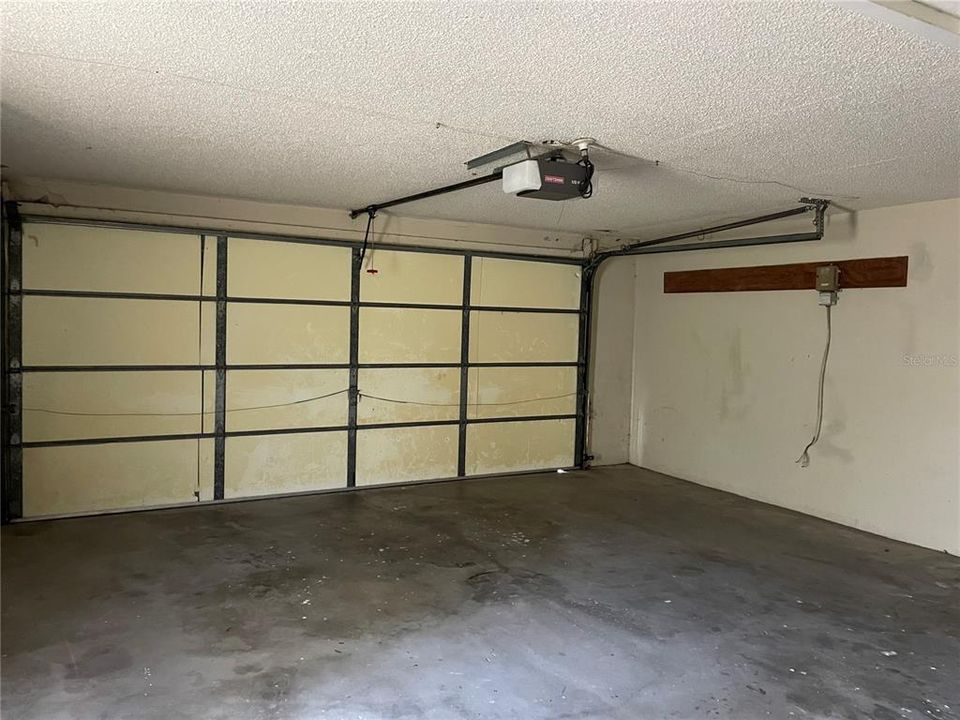 For Sale: $400,000 (3 beds, 2 baths, 1572 Square Feet)