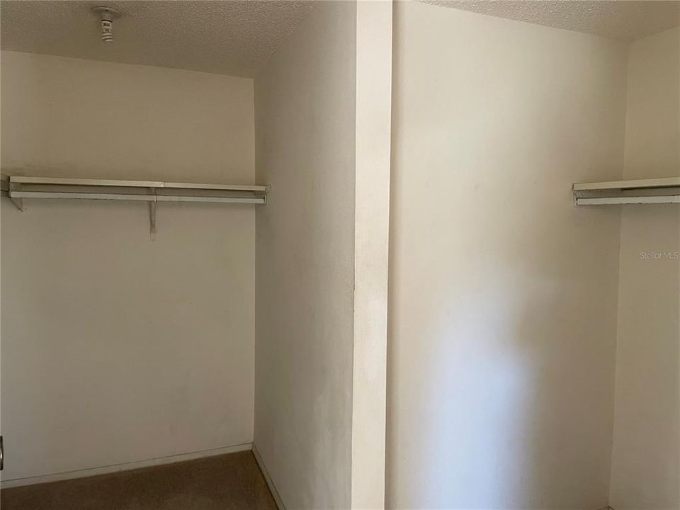 For Sale: $400,000 (3 beds, 2 baths, 1572 Square Feet)