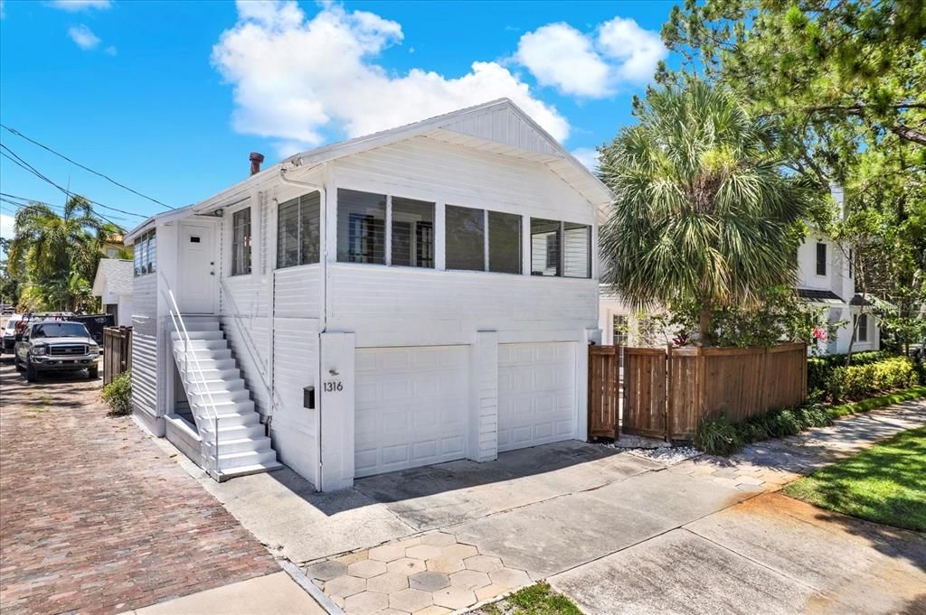 Recently Rented: $1,350 (1 beds, 1 baths, 607 Square Feet)