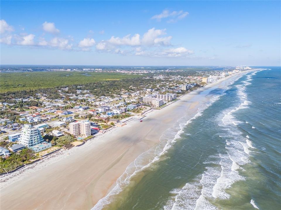 En Venta: $1,049,000 (4 camas, 2 baños, 1845 Pies cuadrados)