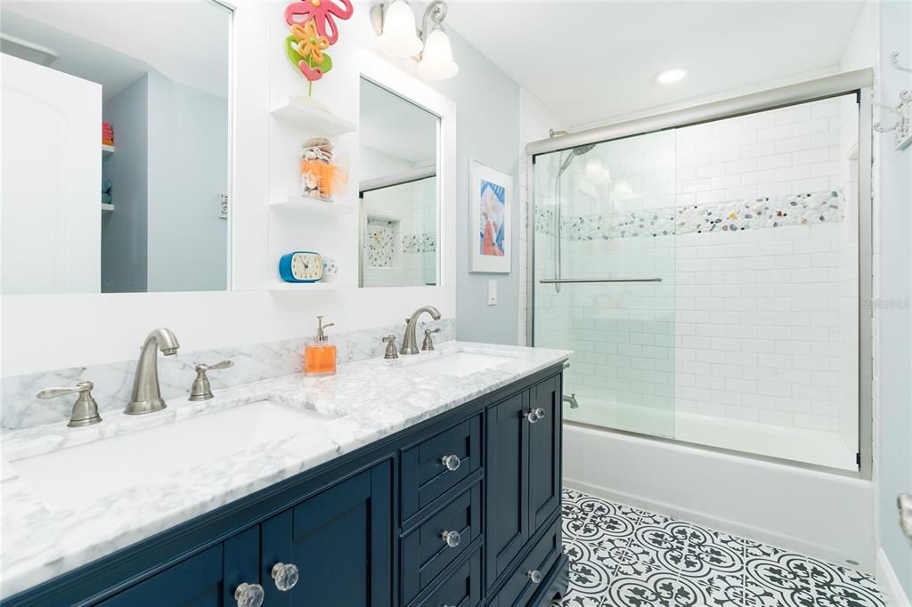 En Venta: $1,049,000 (4 camas, 2 baños, 1845 Pies cuadrados)