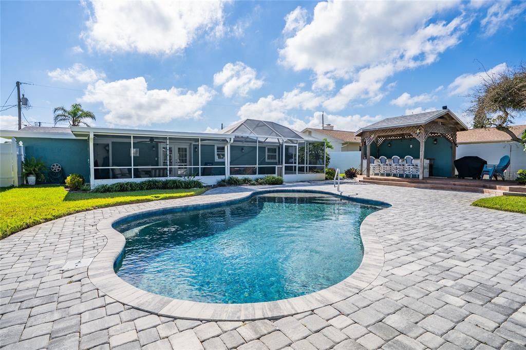 En Venta: $1,049,000 (4 camas, 2 baños, 1845 Pies cuadrados)