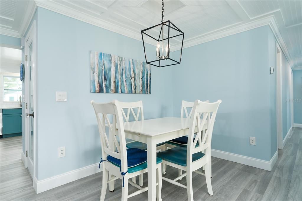 En Venta: $1,049,000 (4 camas, 2 baños, 1845 Pies cuadrados)