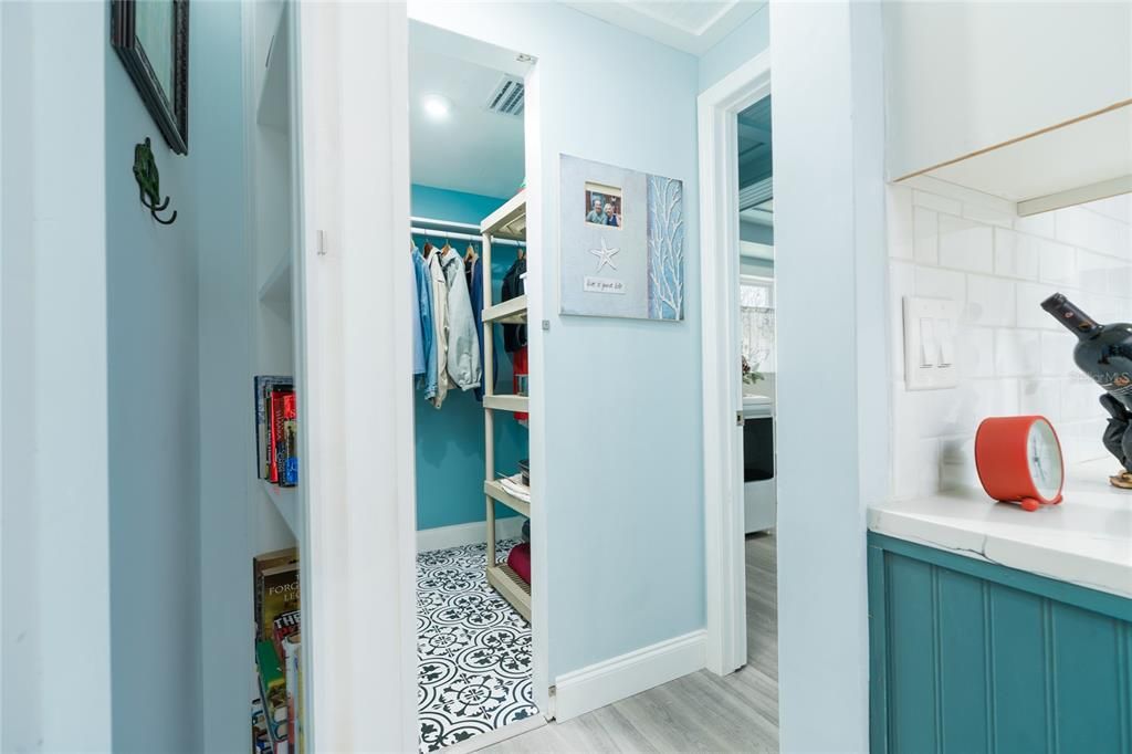 En Venta: $1,049,000 (4 camas, 2 baños, 1845 Pies cuadrados)