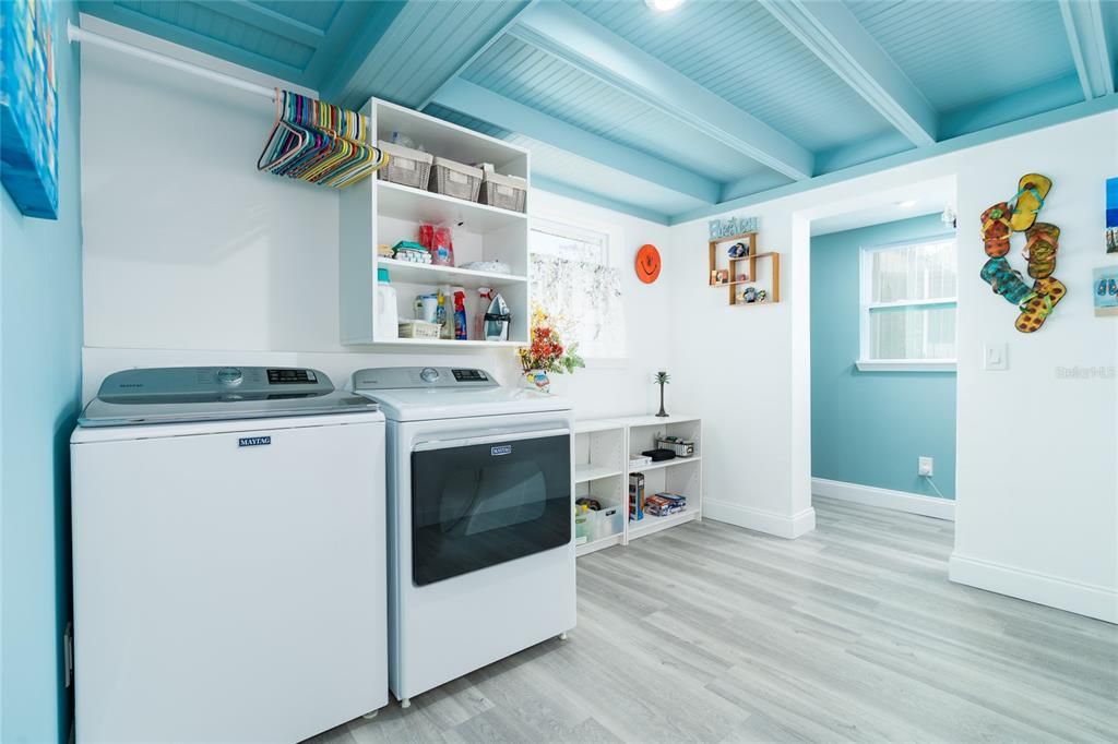 En Venta: $1,049,000 (4 camas, 2 baños, 1845 Pies cuadrados)