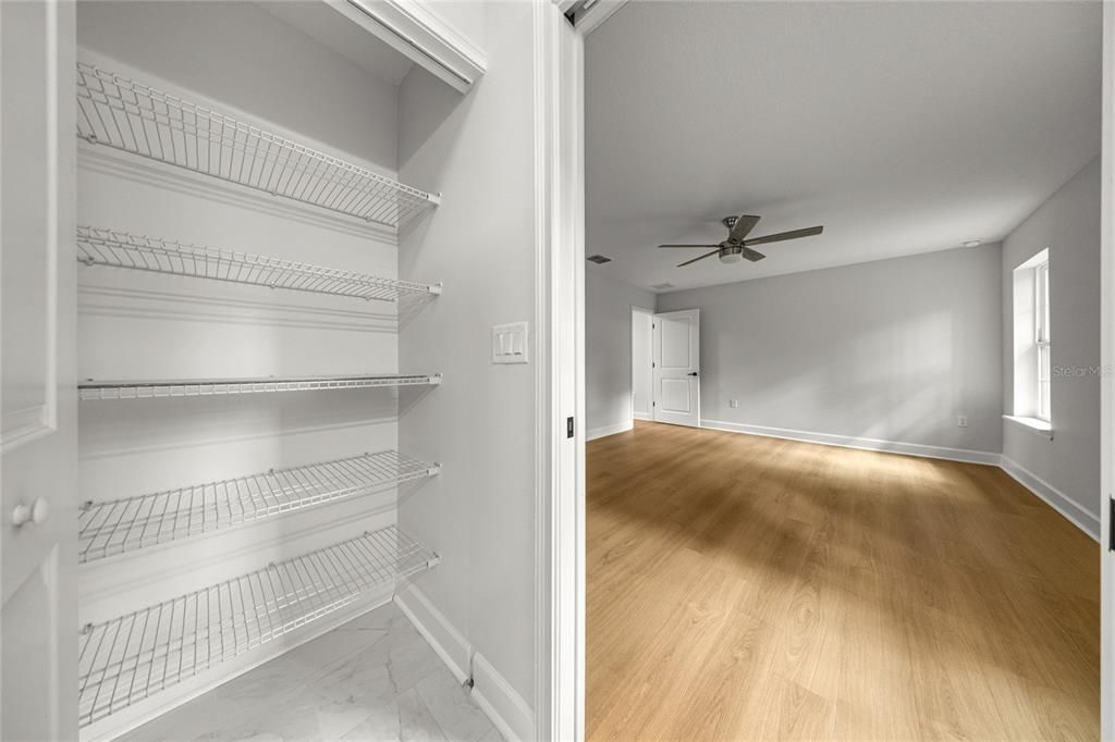 For Sale: $349,999 (3 beds, 2 baths, 1572 Square Feet)