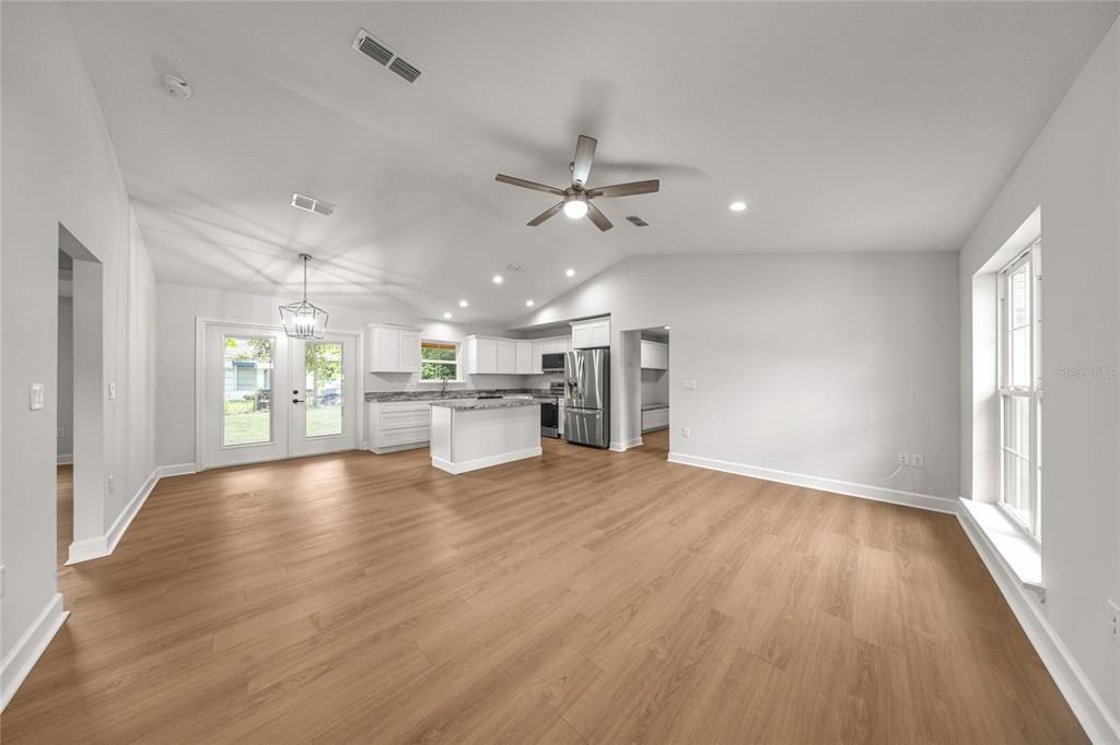 For Sale: $349,999 (3 beds, 2 baths, 1572 Square Feet)