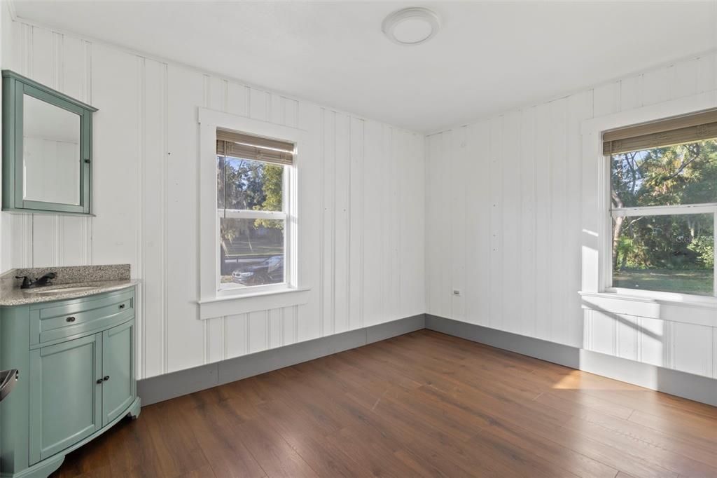 待售: $325,000 (0 贝兹, 0 浴室, 1182 平方英尺)