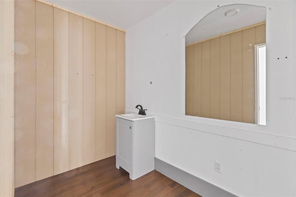 待售: $325,000 (0 贝兹, 0 浴室, 1182 平方英尺)