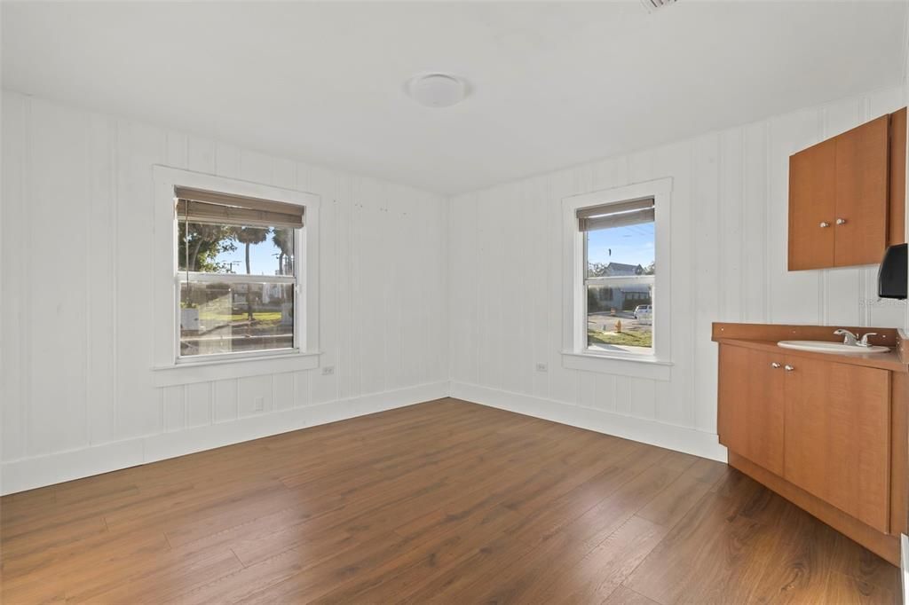 待售: $325,000 (0 贝兹, 0 浴室, 1182 平方英尺)