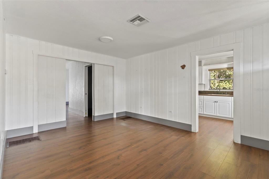 待售: $325,000 (0 贝兹, 0 浴室, 1182 平方英尺)