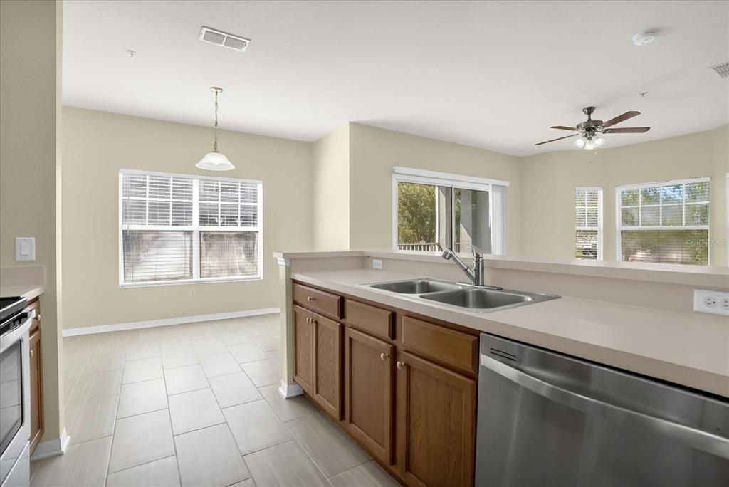 Active With Contract: $269,000 (2 beds, 2 baths, 1264 Square Feet)