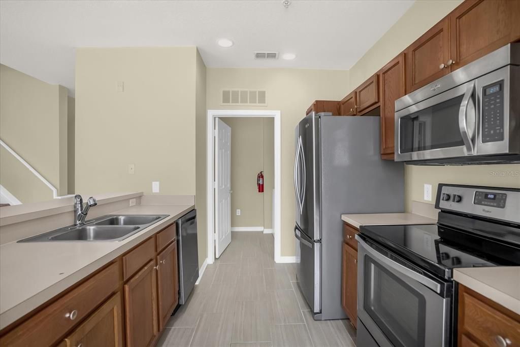 Active With Contract: $269,000 (2 beds, 2 baths, 1264 Square Feet)