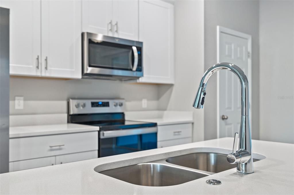 Active With Contract: $379,999 (3 beds, 2 baths, 1609 Square Feet)