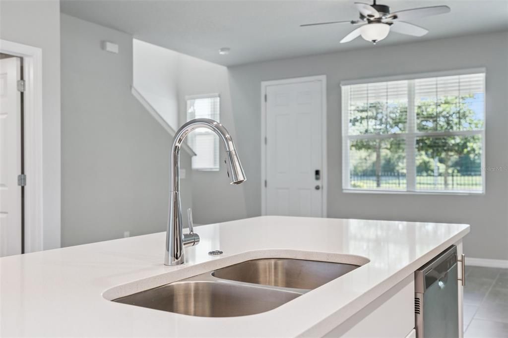 Active With Contract: $379,999 (3 beds, 2 baths, 1609 Square Feet)