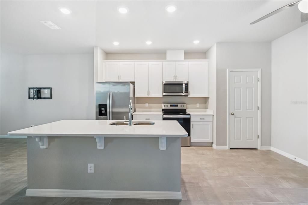 Active With Contract: $379,999 (3 beds, 2 baths, 1609 Square Feet)