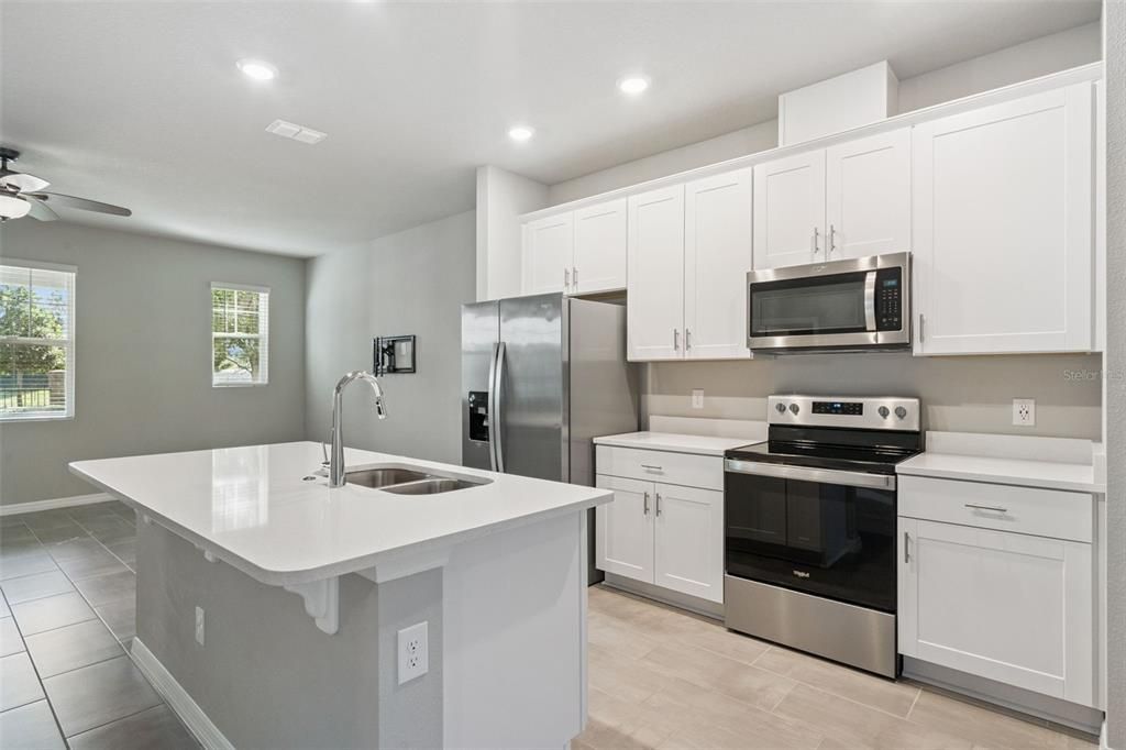 Active With Contract: $379,999 (3 beds, 2 baths, 1609 Square Feet)