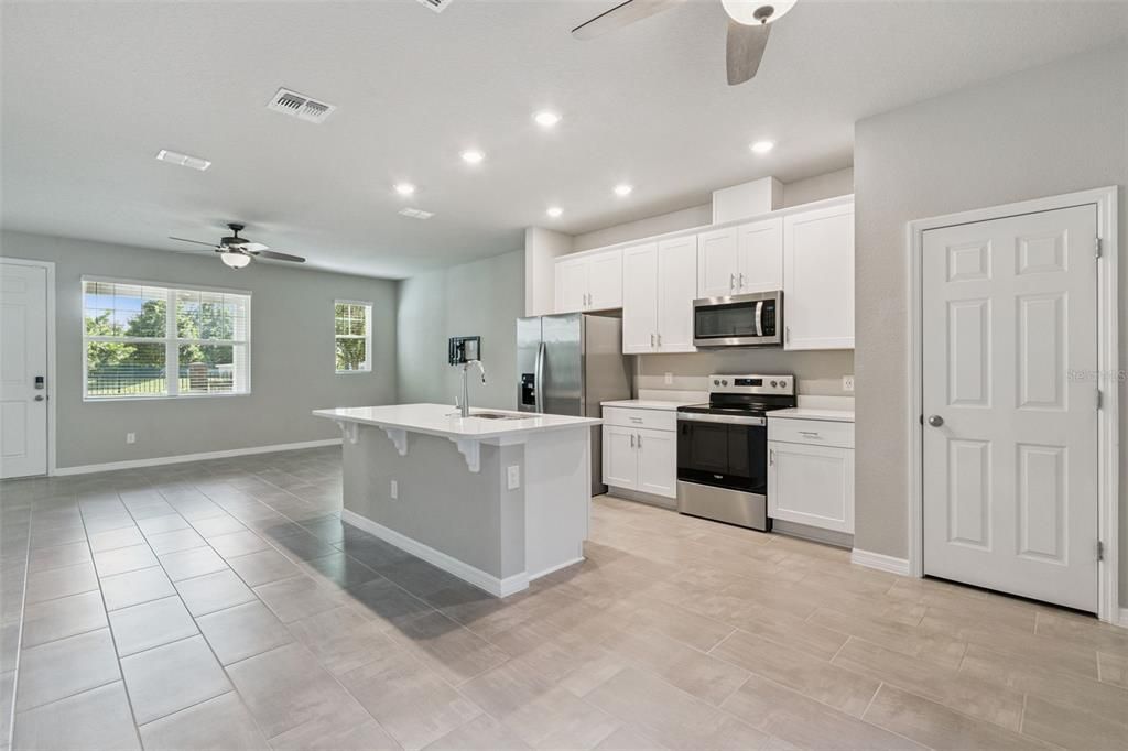 Active With Contract: $379,999 (3 beds, 2 baths, 1609 Square Feet)