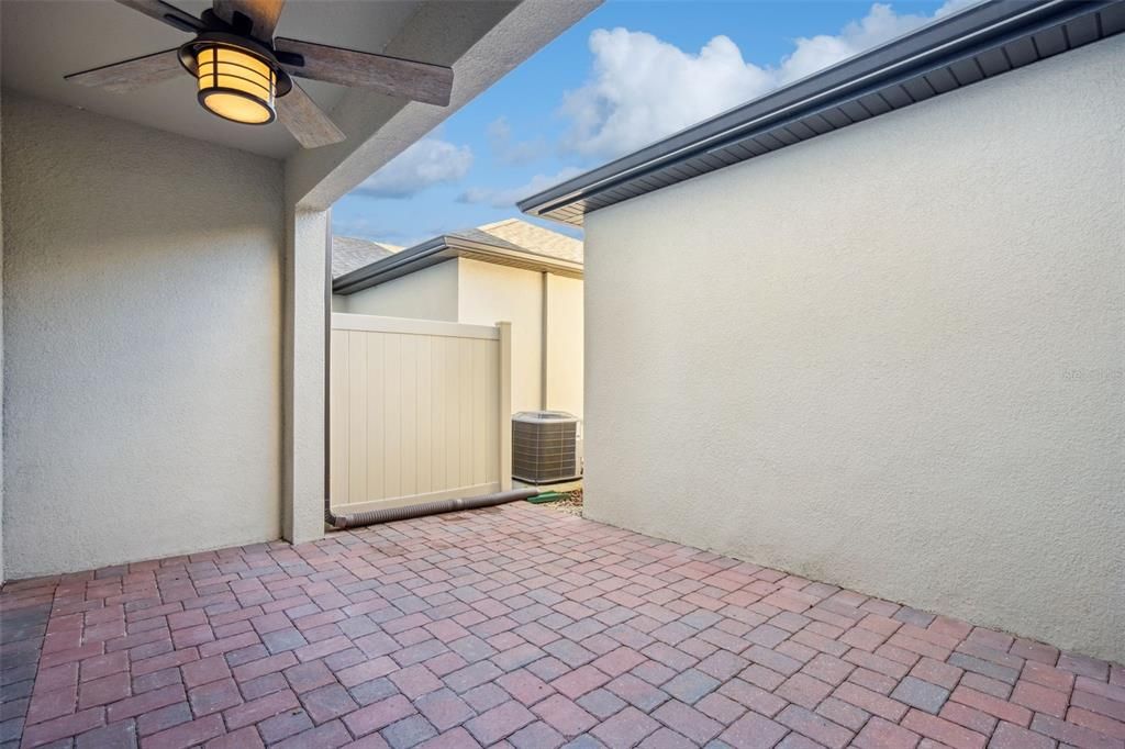 Active With Contract: $379,999 (3 beds, 2 baths, 1609 Square Feet)