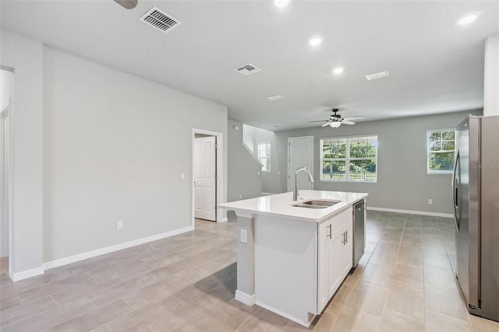 Active With Contract: $379,999 (3 beds, 2 baths, 1609 Square Feet)