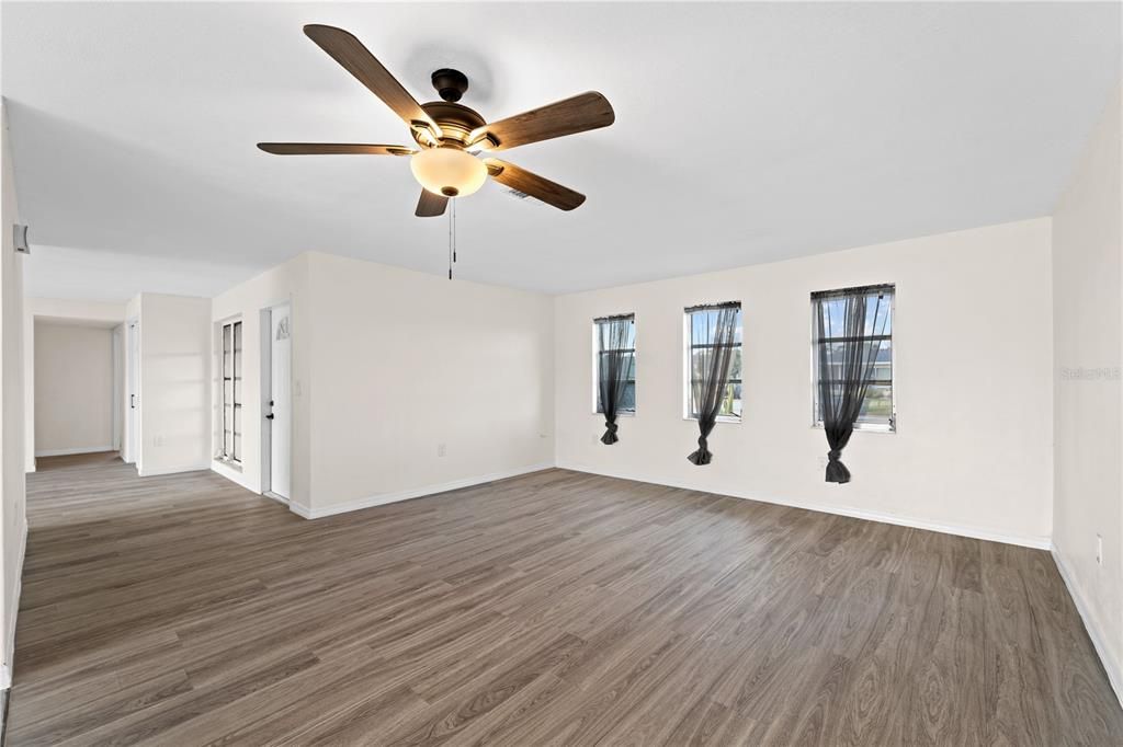 待售: $299,995 (3 贝兹, 2 浴室, 1724 平方英尺)