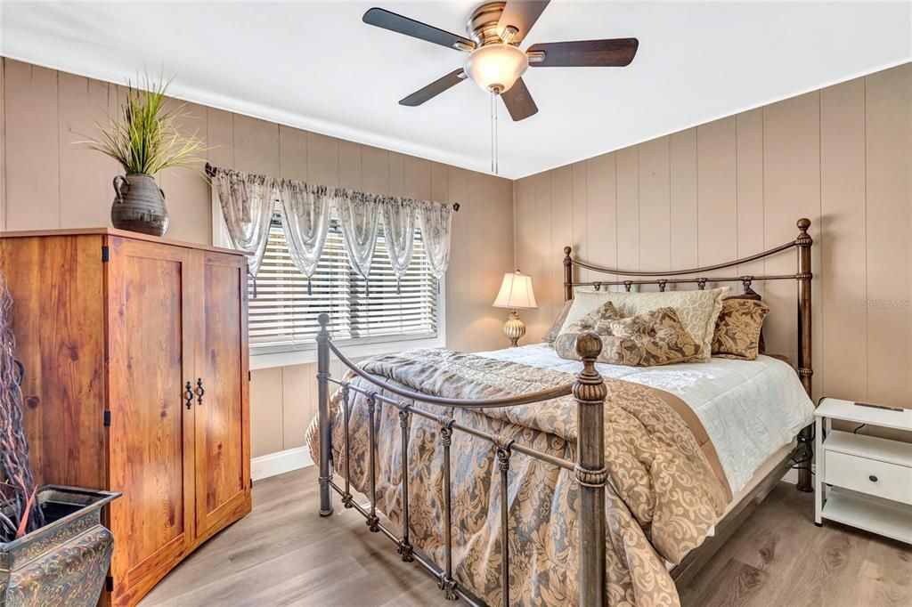 For Sale: $170,000 (2 beds, 2 baths, 936 Square Feet)