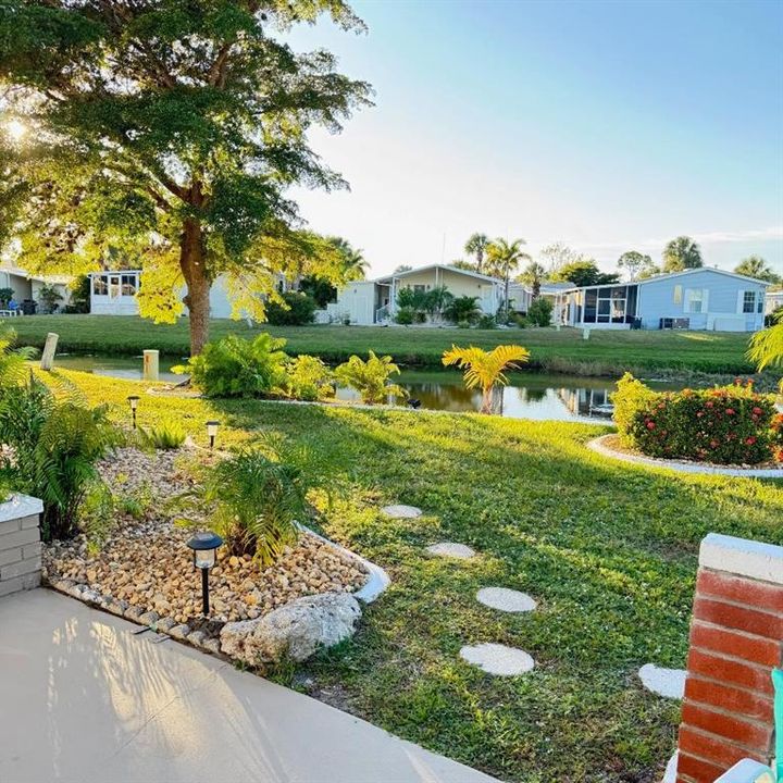 For Sale: $170,000 (2 beds, 2 baths, 936 Square Feet)