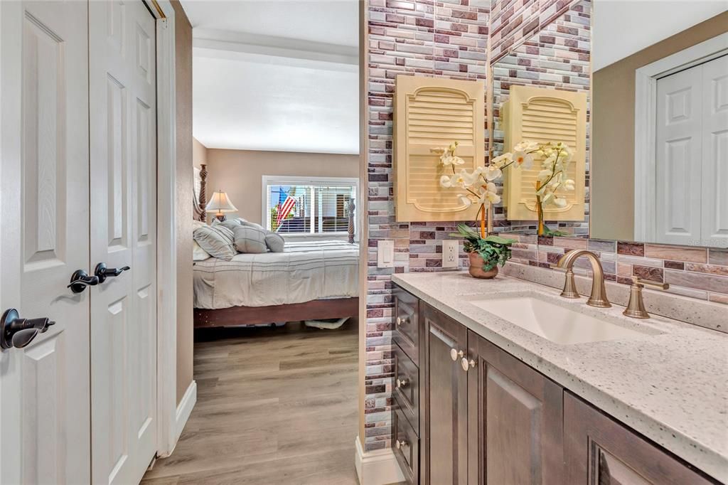 For Sale: $170,000 (2 beds, 2 baths, 936 Square Feet)